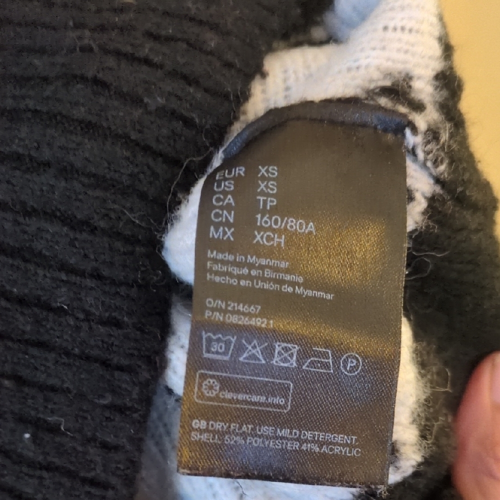 H&M Black and White Knit Sweater - Picture 3 of 3